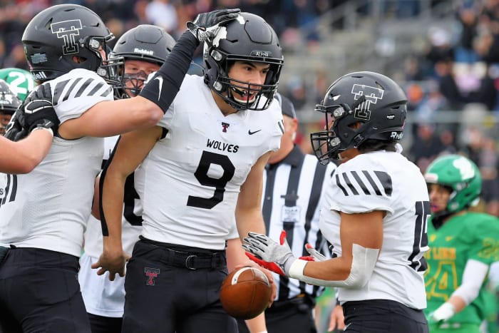 Tualatin.West-Linn.6A-football-semifinal.Leon-Neuschwander.27